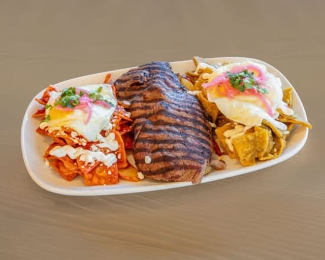 Chilaquiles Divorciados.